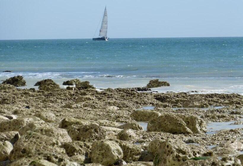 חדר משפחתי, The Iverna