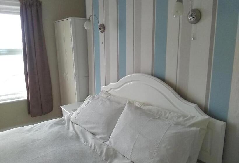 חדר משפחתי, The Iverna