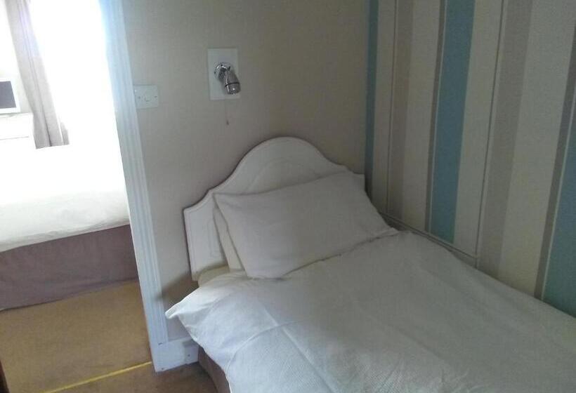 חדר משפחתי, The Iverna