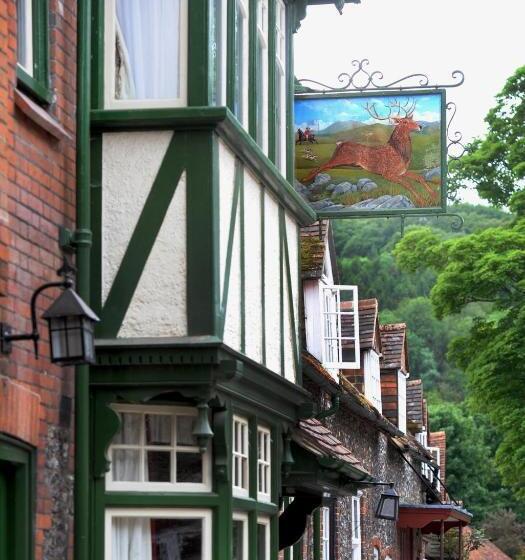 בקתה, The Stag And Huntsman At Hambleden