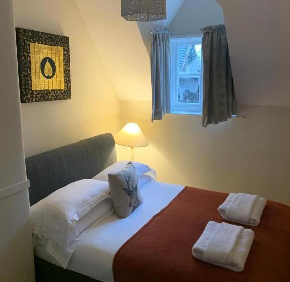 كابينة, The Stag And Huntsman At Hambleden