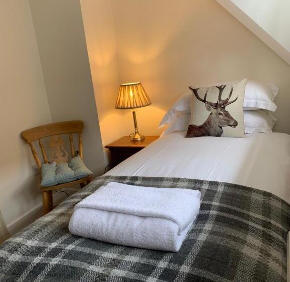 كابينة, The Stag And Huntsman At Hambleden