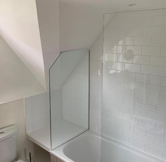 كابينة, The Stag And Huntsman At Hambleden