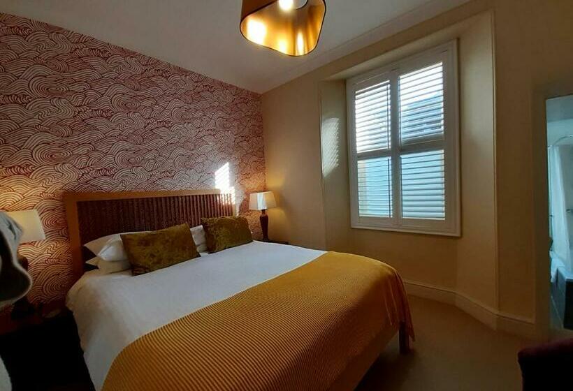 Quarto Comfort, Browns