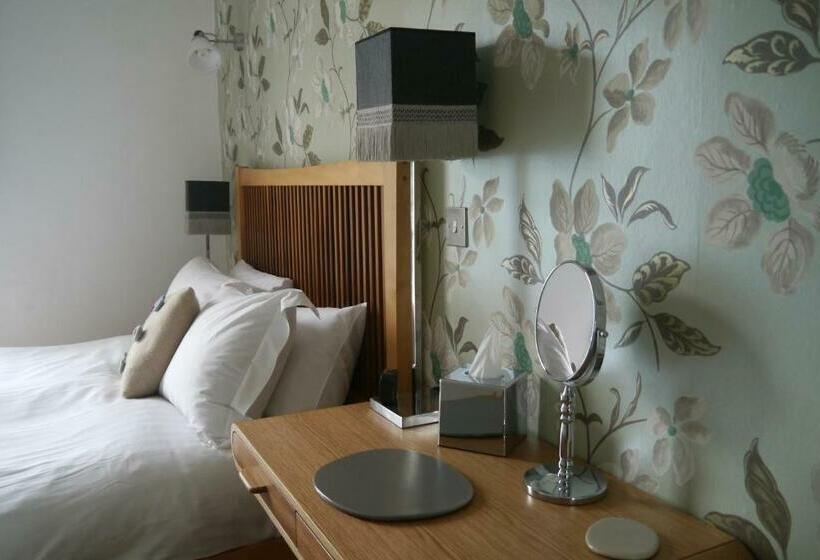 Quarto Comfort, Browns