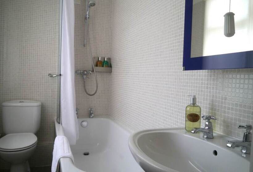 Quarto Comfort, Browns