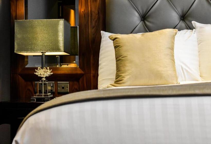 غرفة عائلية, Dalziel Park