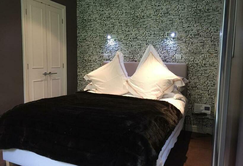 غرفة سوبيريور, Hickman Hill