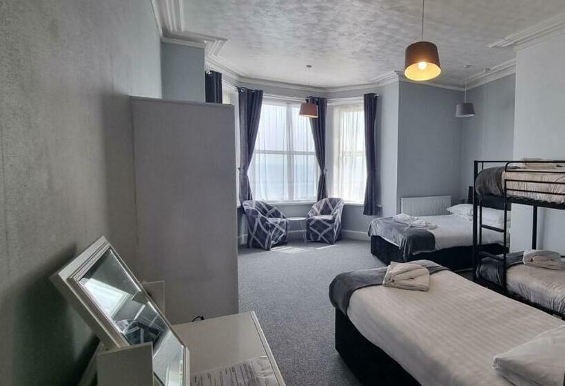 غرفة عائلية, Royal Pier