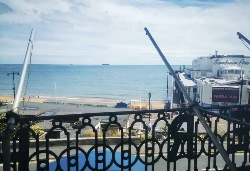 Perhehuone, Royal Pier