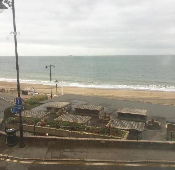 غرفة قياسية مطلّة علي البحر, Royal Pier