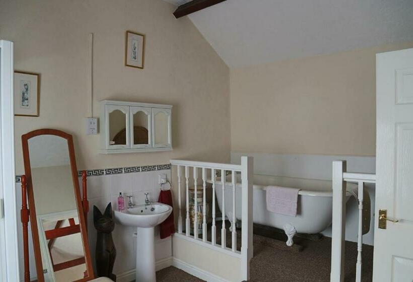 סוויטה משפחתית, Ladywood House Bed And Breakfast