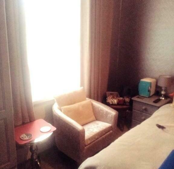 غرفة عائلية, Lea Hurst B & B