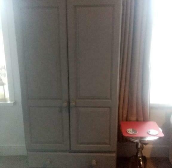 غرفة عائلية, Lea Hurst B & B