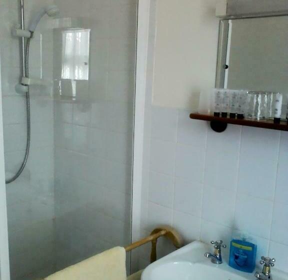 غرفة عائلية, Lea Hurst B & B