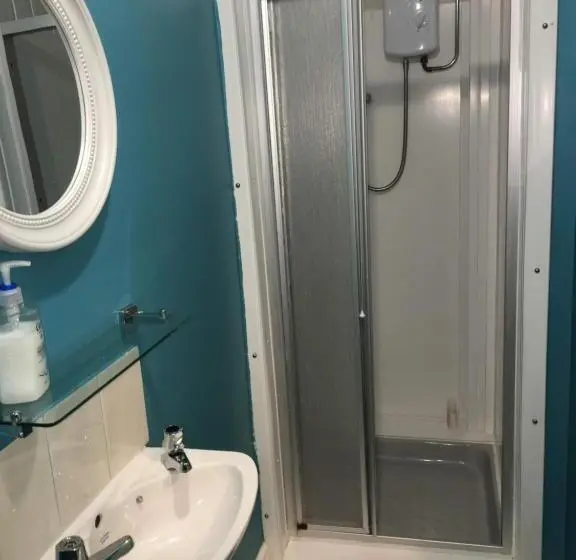 バス共有のスタンダードルーム, Portrush Holiday Hostel Guesthouse