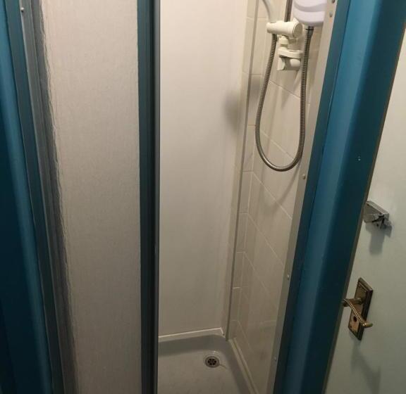 חדר בסיסי חדר אמבטיה משותף, Portrush Holiday Hostel Guesthouse