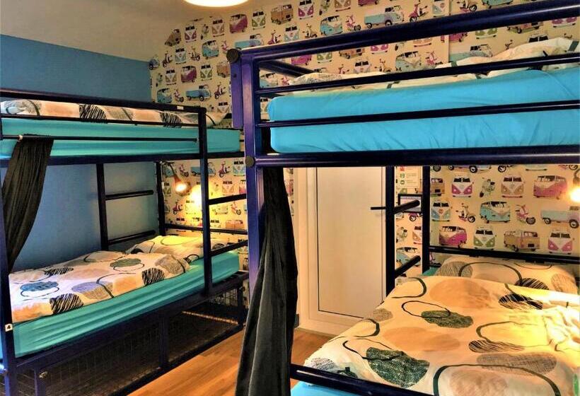 Pokój Czteroosobowy Standard, Portrush Holiday Hostel Guesthouse