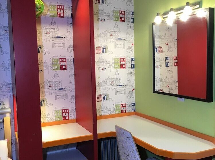 Pokój Czteroosobowy Standard, Portrush Holiday Hostel Guesthouse