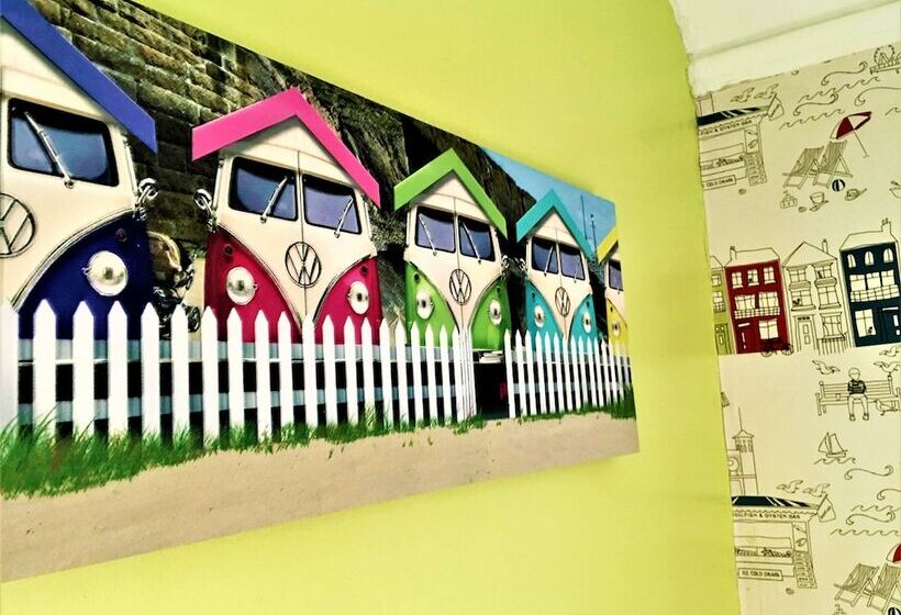 Pokój Czteroosobowy Standard, Portrush Holiday Hostel Guesthouse