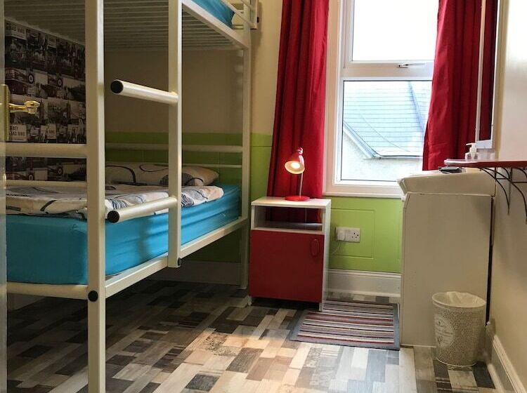 Pokój Standard Wspólna Łazienka, Portrush Holiday Hostel Guesthouse