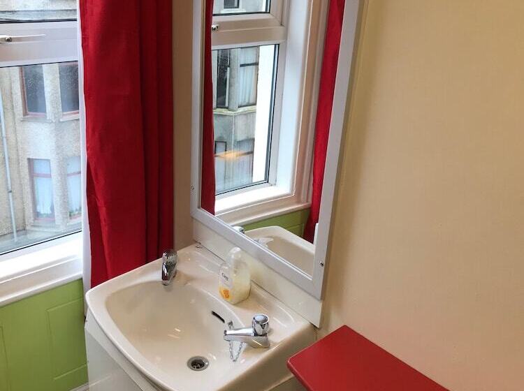 Pokój Standard Wspólna Łazienka, Portrush Holiday Hostel Guesthouse