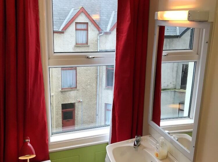Pokój Standard Wspólna Łazienka, Portrush Holiday Hostel Guesthouse