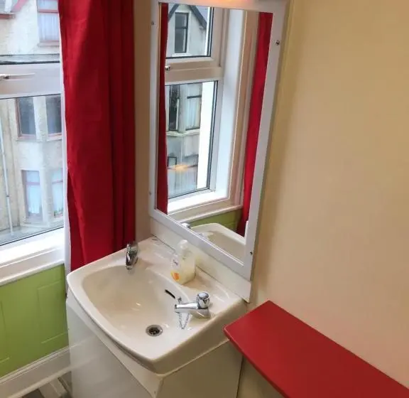 バス共有のスタンダードルーム, Portrush Holiday Hostel Guesthouse