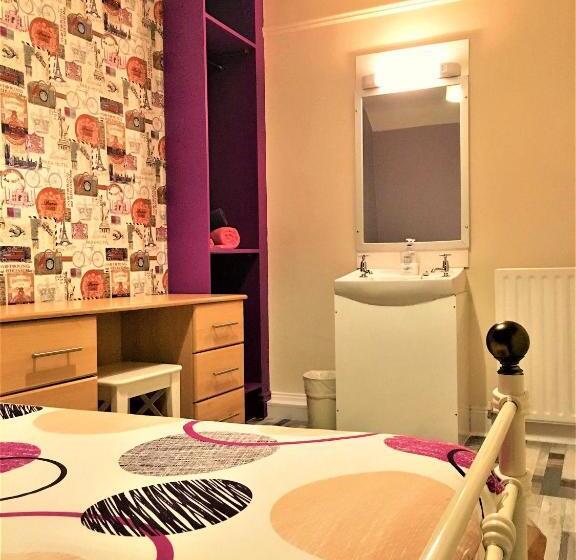 Pokój Basic Wspólna Łazienka, Portrush Holiday Hostel Guesthouse