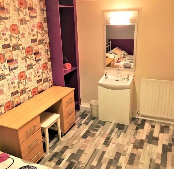 חדר בסיסי חדר אמבטיה משותף, Portrush Holiday Hostel Guesthouse