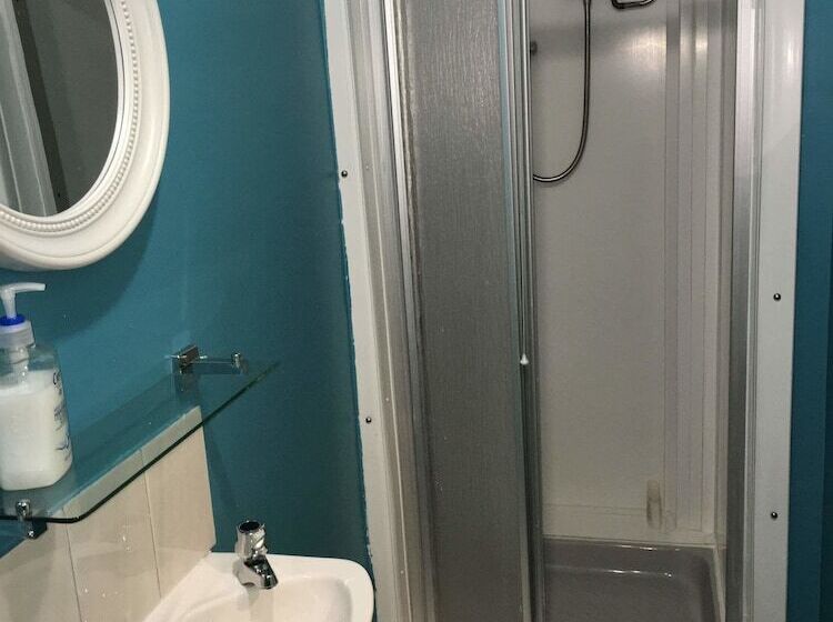 Pokój Standard Wspólna Łazienka, Portrush Holiday Hostel Guesthouse