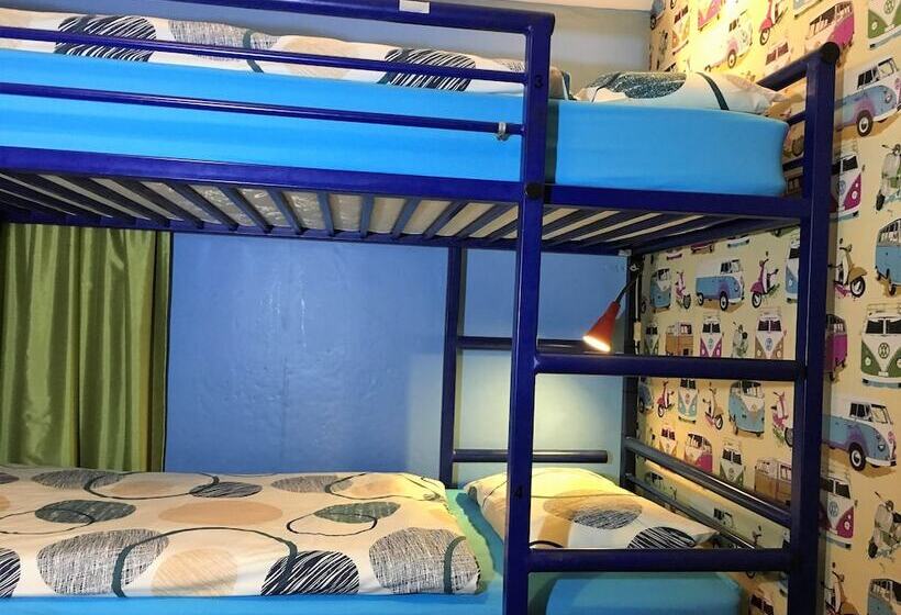 Pokój Czteroosobowy Standard, Portrush Holiday Hostel Guesthouse