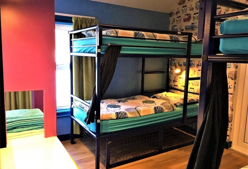 Pokój Czteroosobowy Standard, Portrush Holiday Hostel Guesthouse