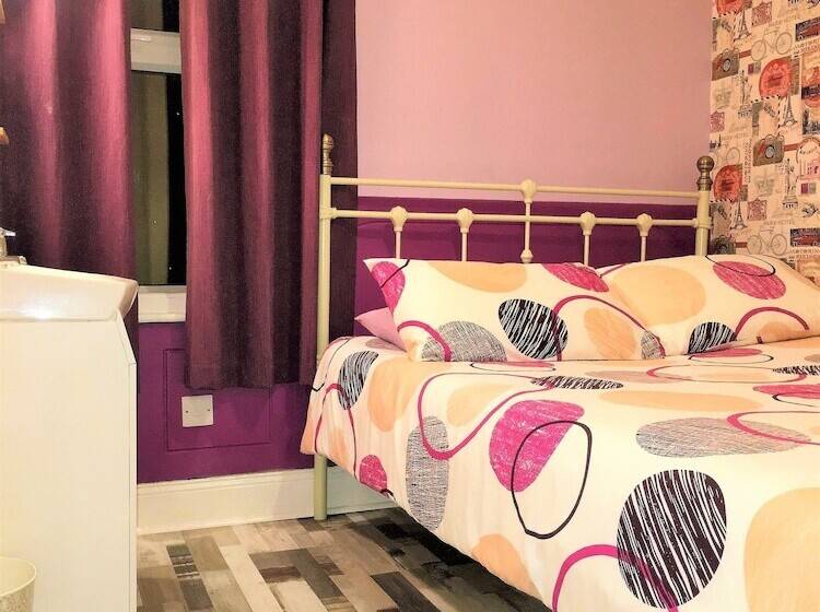 Pokój Standard Wspólna Łazienka, Portrush Holiday Hostel Guesthouse