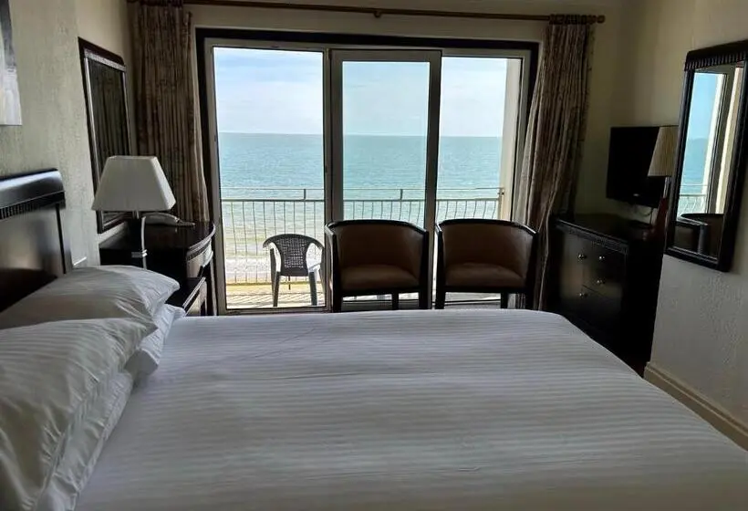 オーシャンビュースーペリアールーム, Sandringham Hotel   Seafront, Sandown   Free Car Ferry