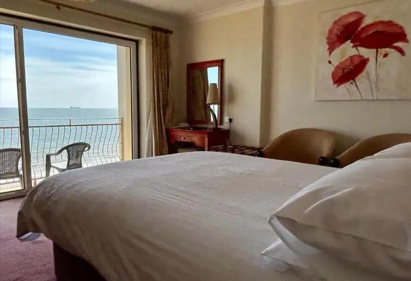 オーシャンビュースーペリアールーム, Sandringham Hotel   Seafront, Sandown   Free Car Ferry