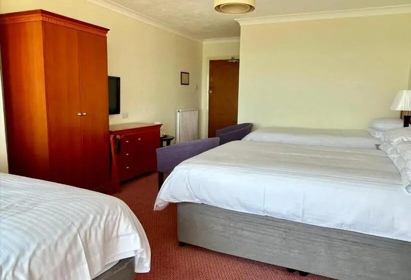 オーシャンビューファミリールーム, Sandringham Hotel   Seafront, Sandown   Free Car Ferry
