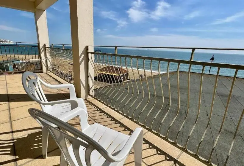 オーシャンビュースタンダードルームバルコニー付き, Sandringham Hotel   Seafront, Sandown   Free Car Ferry