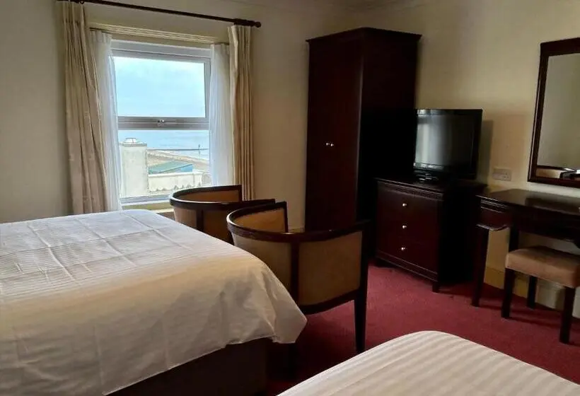 ダブルベッドのスタンダードシングルルーム, Sandringham Hotel   Seafront, Sandown   Free Car Ferry