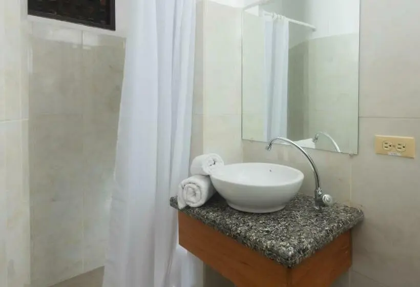 اتاق استاندارد سه نفره, Hostal North Seymour
