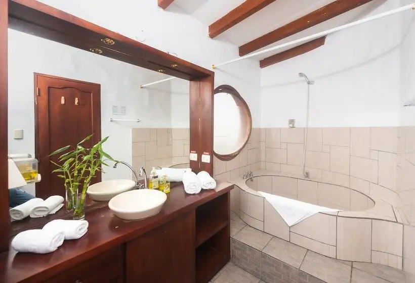 اتاق لوکس با چشم‌انداز شهر, Hostal North Seymour