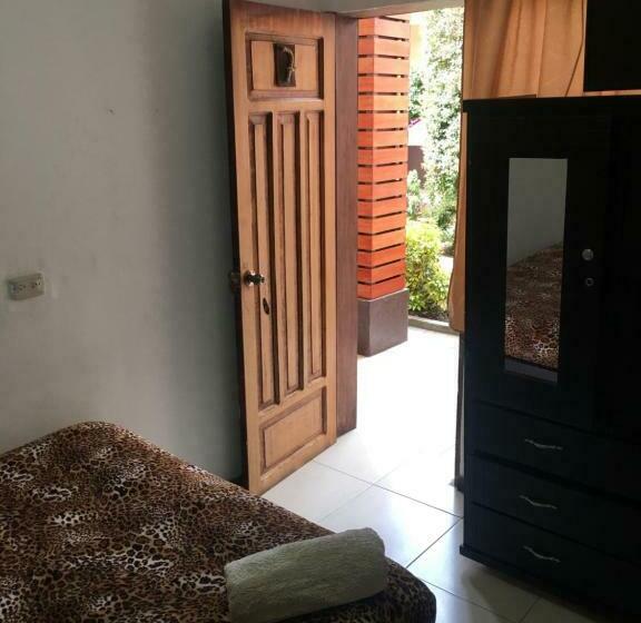 غرفة قياسية, The Backpacker Hostal