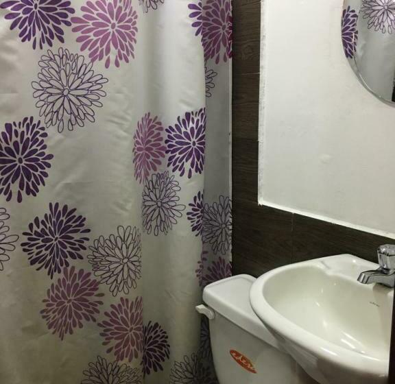 غرفة قياسية, The Backpacker Hostal