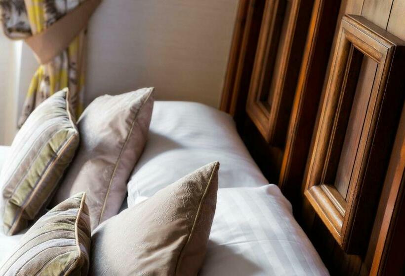 غرفة قياسية, Wagon & Horses