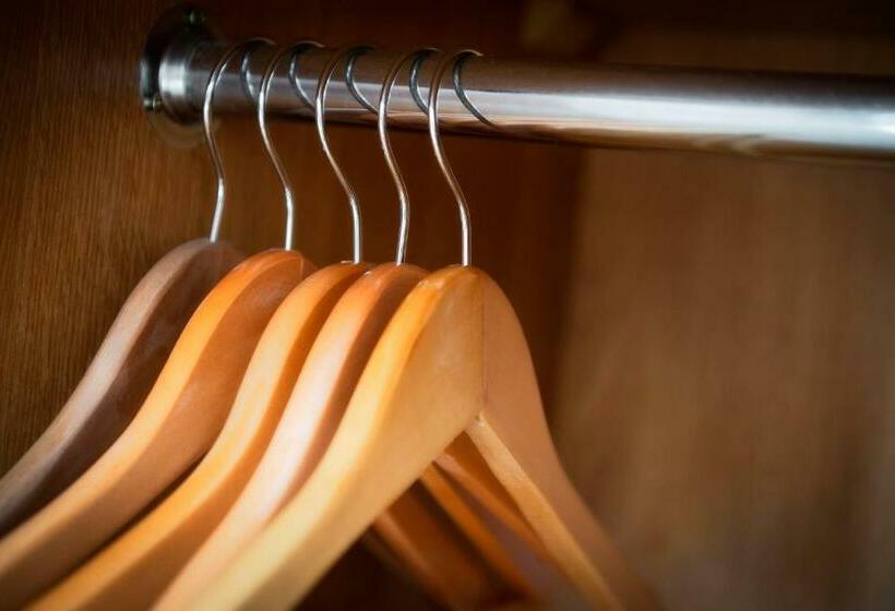 غرفة قياسية, Wagon & Horses