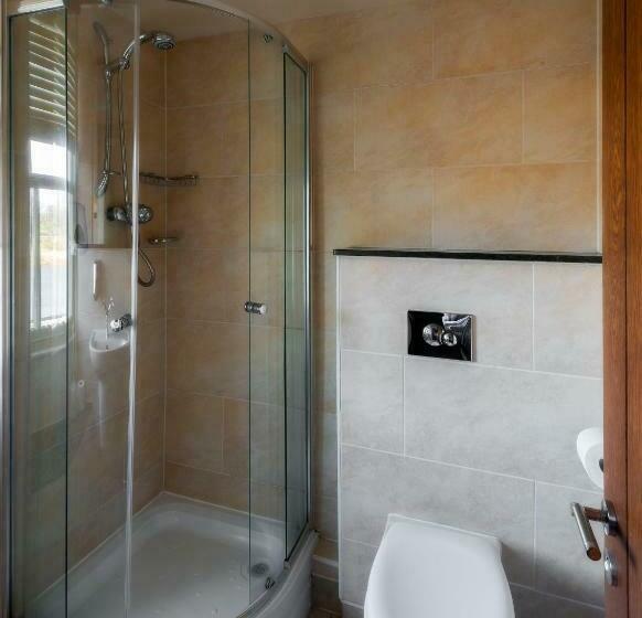 غرفة قياسية, Wagon & Horses