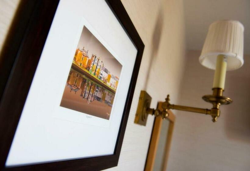 غرفة قياسية, Wagon & Horses