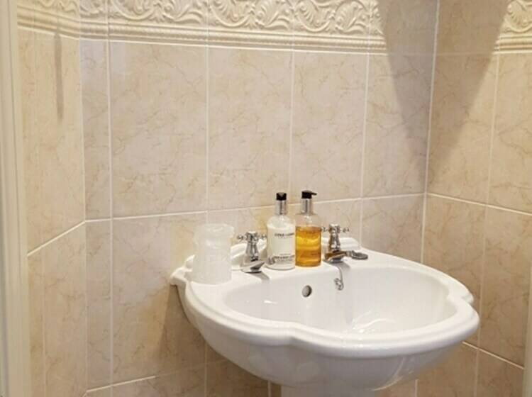 Номер Стандарт, Hanwell House