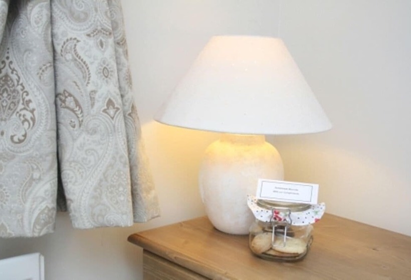 Номер Стандарт, Hanwell House