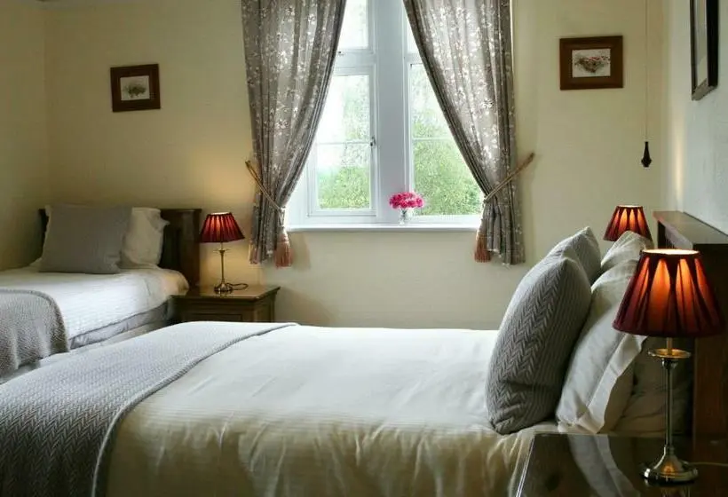 Chambre Familiale, Newcourt Barton
